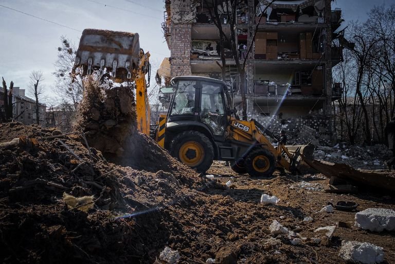 Demoliciones de centros de distribución con planificación, seguridad y gestión de residuos. Servicio profesional en Chile.